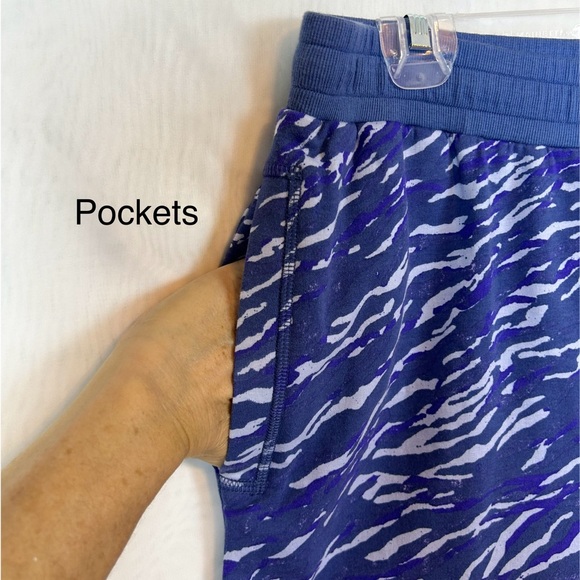 NWT QVC Isaac Mizrahi Blue Comfort pocket crop pants / Medium - Picture 6 of 12